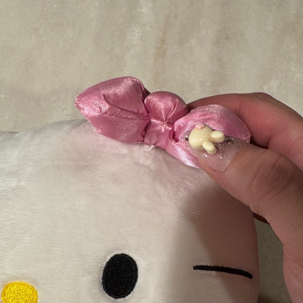 Hello Kitty Kidrobot Gemini plush - Picture 4 of 4